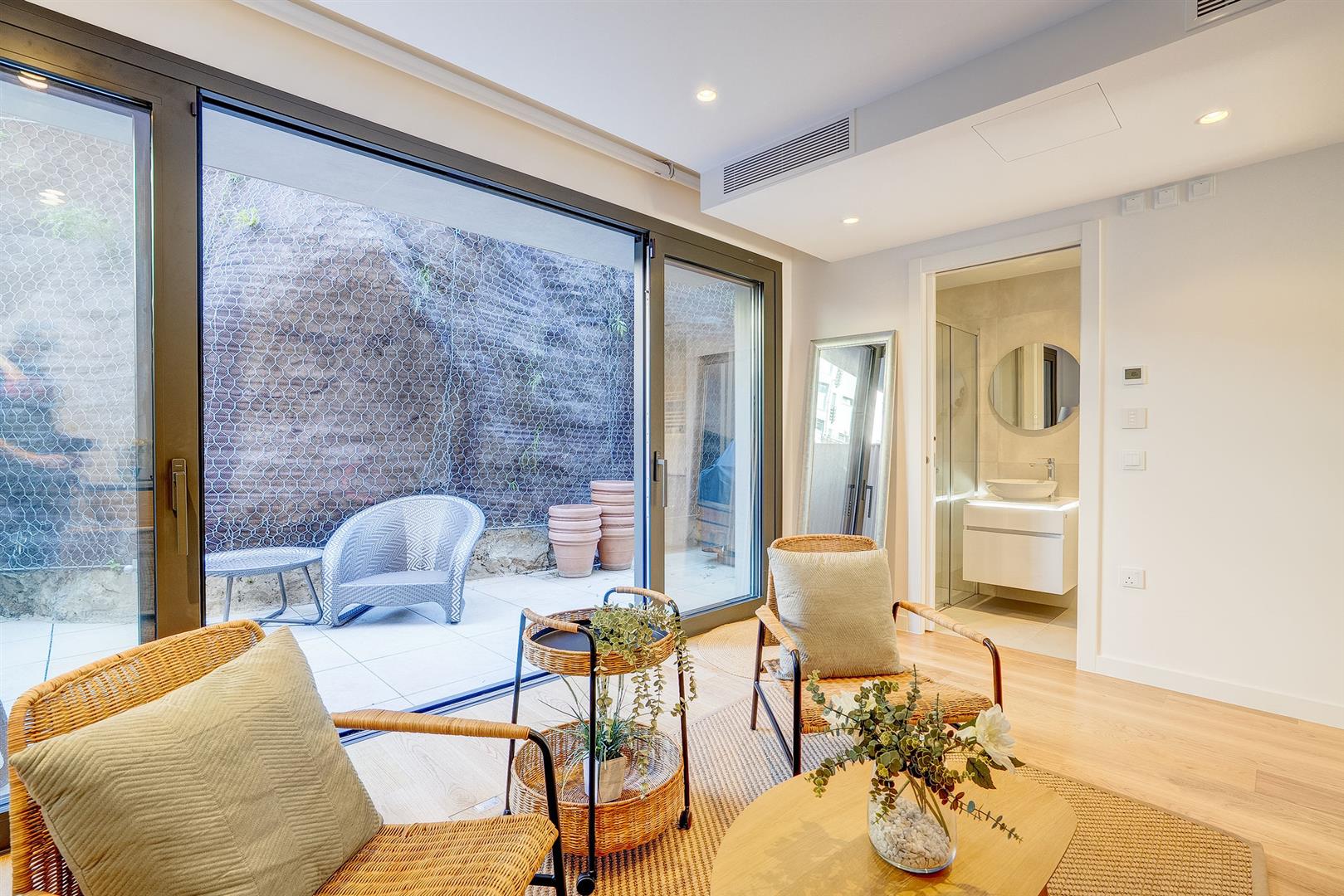 Image of House - 5 Bedrooms - 6 Bathrooms for Sale in North Gorge-Gibraltar, Image 16